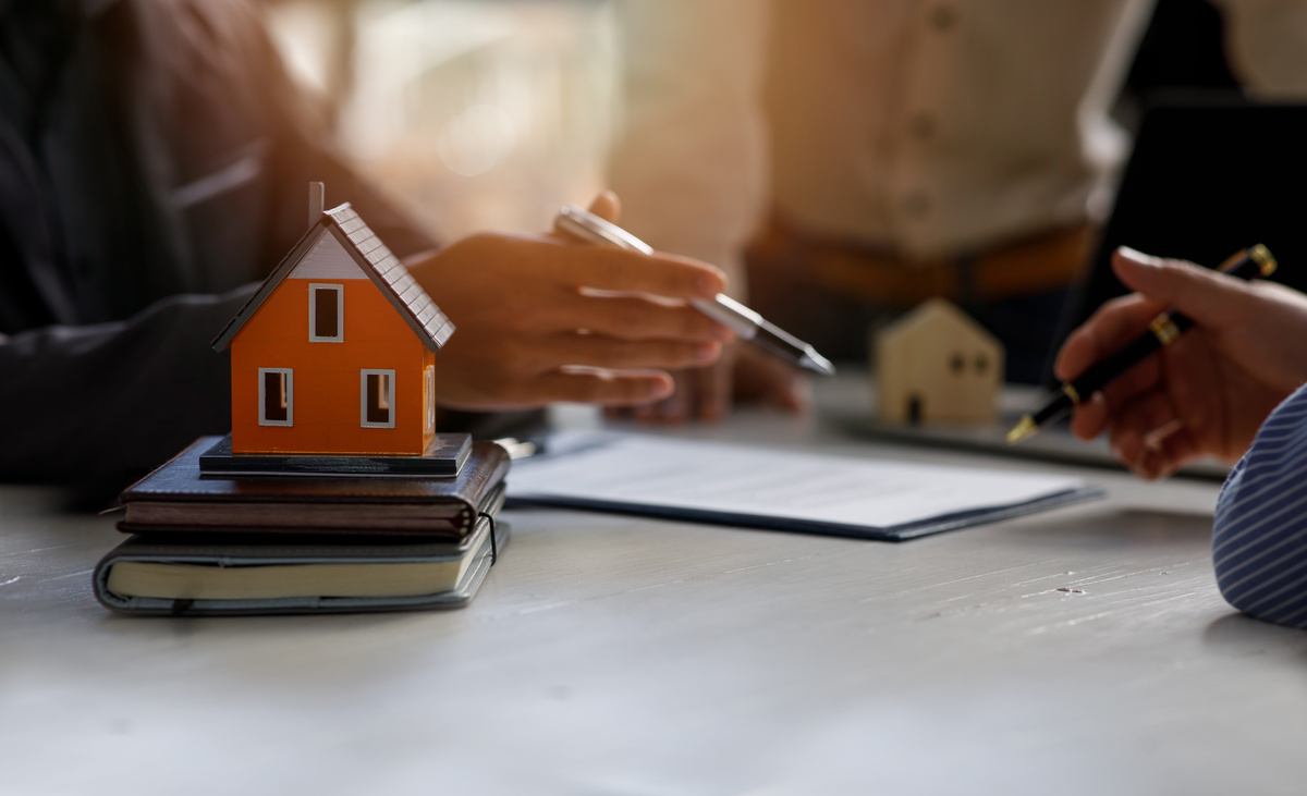 Benchmarking inmobiliario: qué es el benchmarking y cómo aplicarlo con un CRM